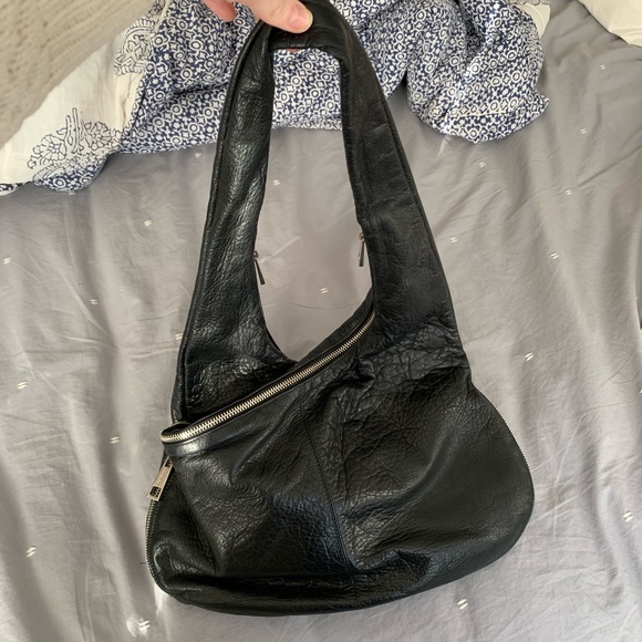 Oliveve Zipper Tote - Picture 6 of 7